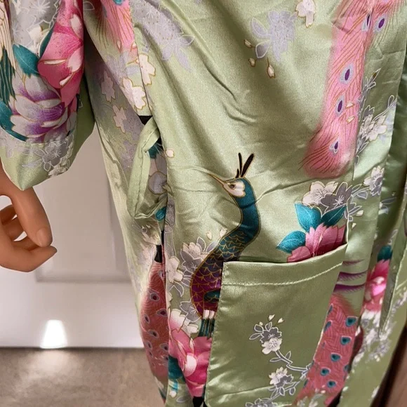 NWOT Kimono maxi length satin green pink floral peacock design robe - Picture 9 of 11